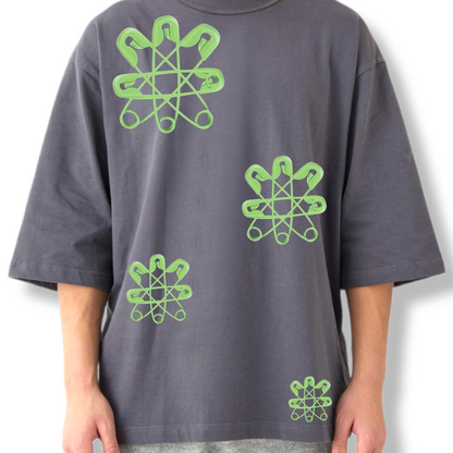 oG Flower Pin T-Shirt Grey